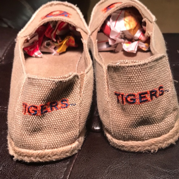 Women’s size 10 University of Auburn tigers shoes - Picture 2 of 4